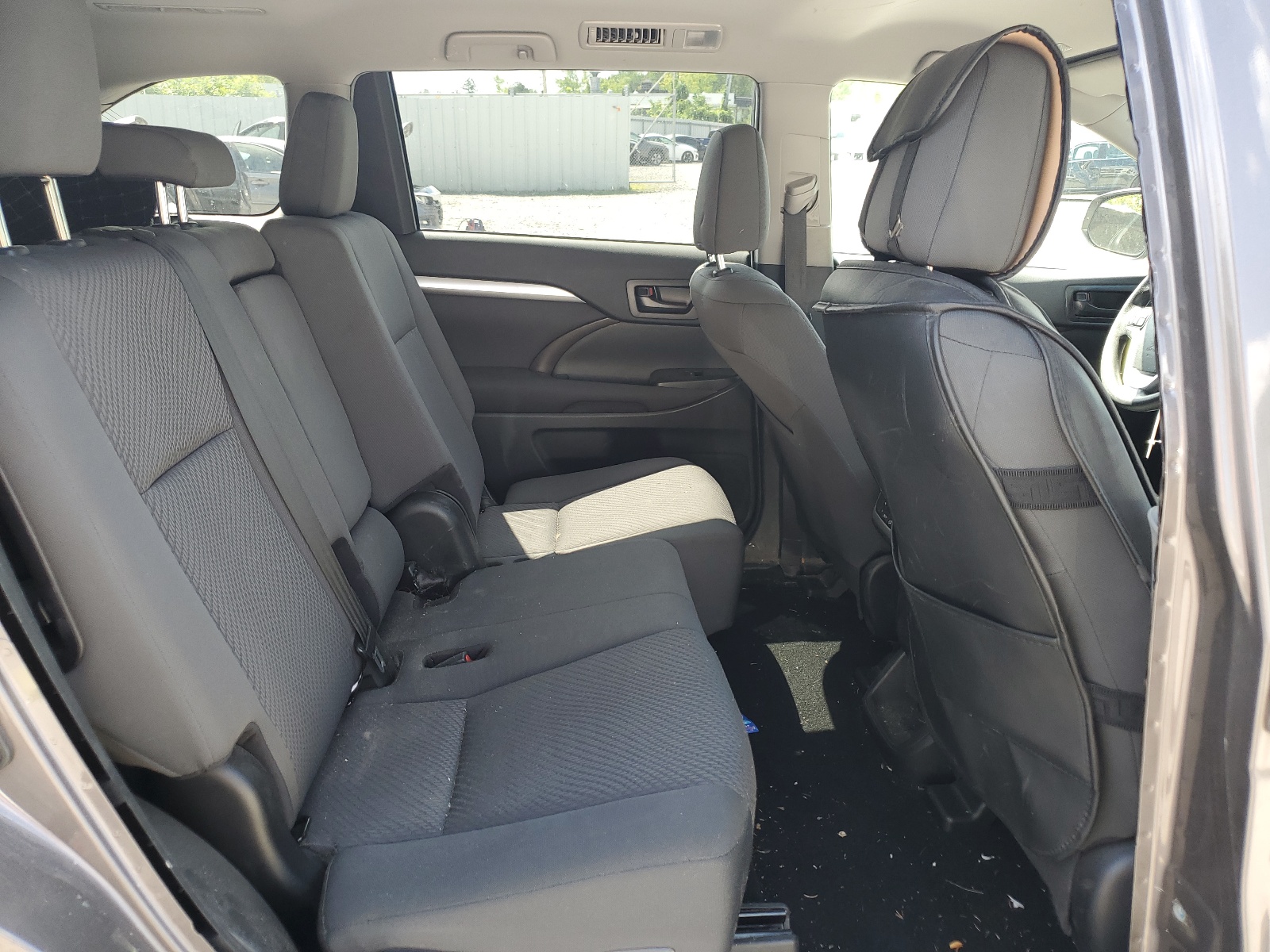 5TDBZRFH2KS942387 2019 Toyota Highlander Le