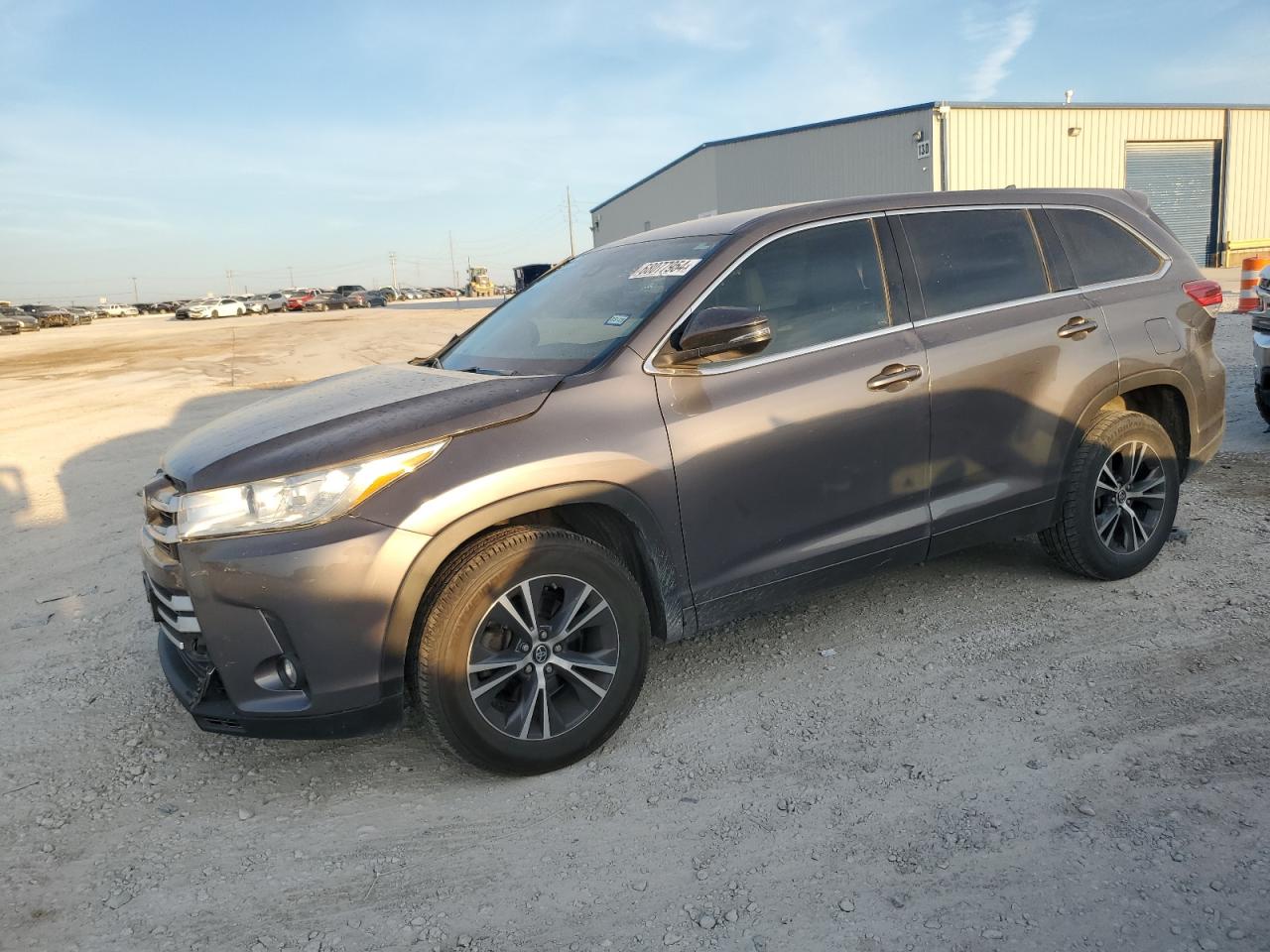 5TDZZRFH4HS195043 2017 TOYOTA HIGHLANDER - Image 1