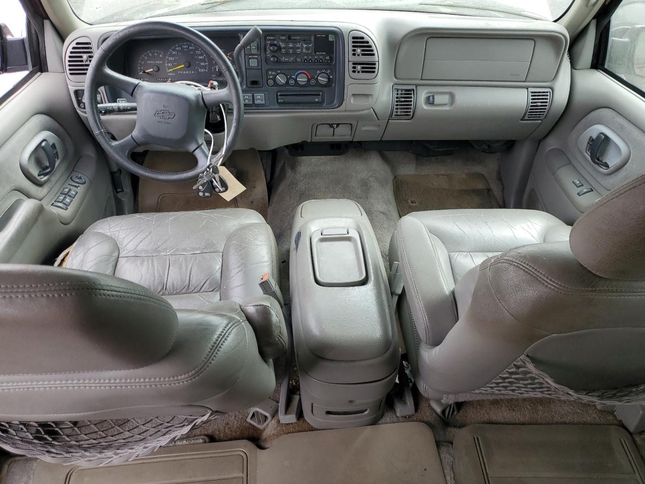 1999 Chevrolet Suburban K2500 VIN: 3GNGK26J3XG168698 Lot: 68713154