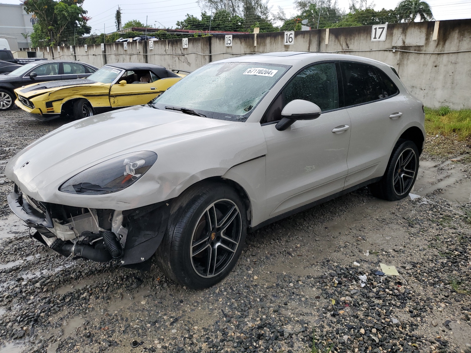 2019 Porsche Macan vin: WP1AA2A54KLB06667