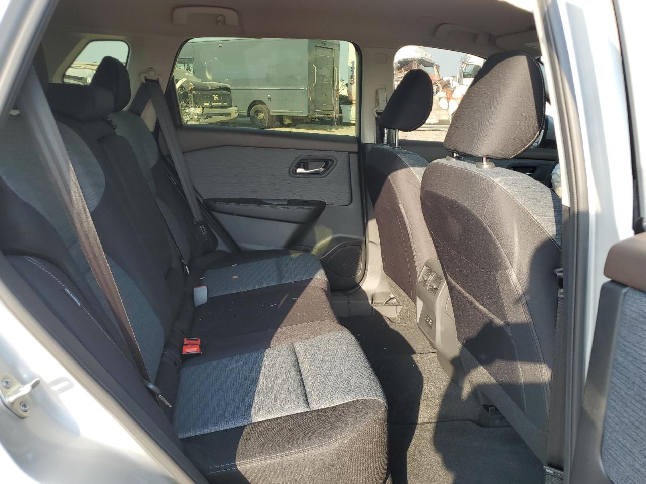 2023 Nissan Rogue - Image 11