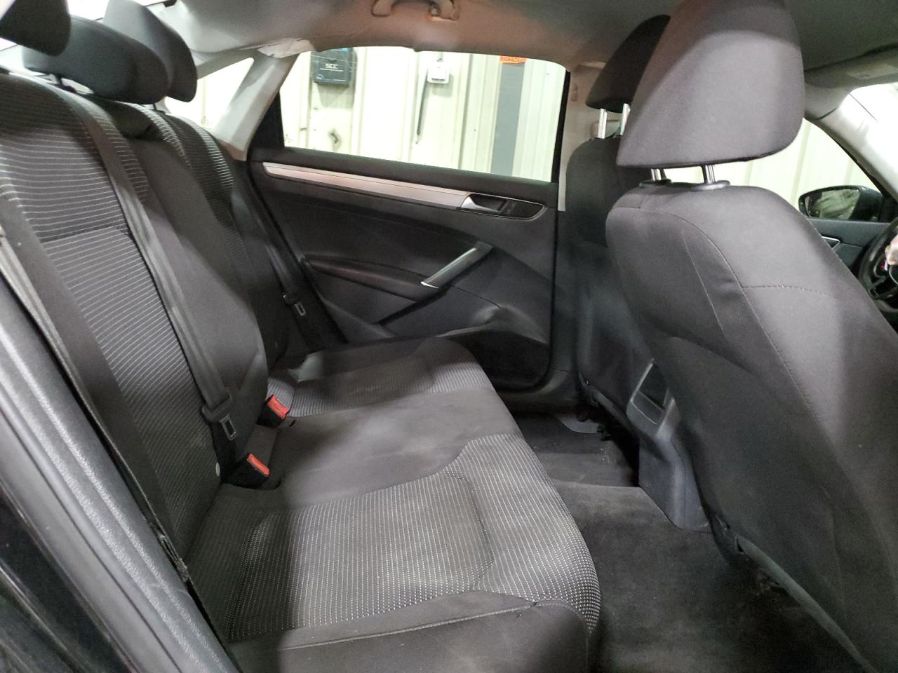 2016 Volkswagen Passat - Image 10