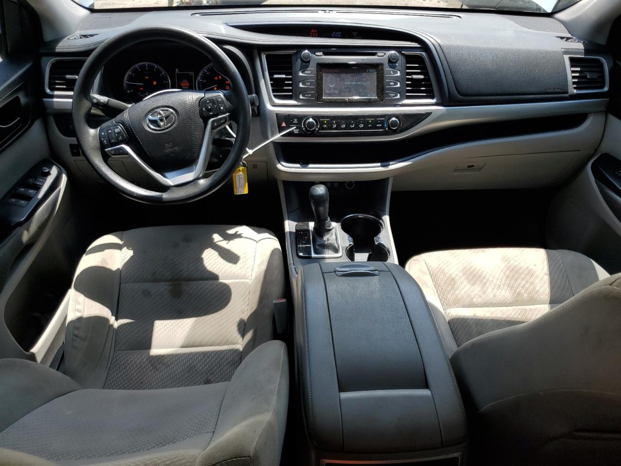 2018 Toyota Highlander Le VIN: 5TDZARFH1JS040205 Lot: 64968194