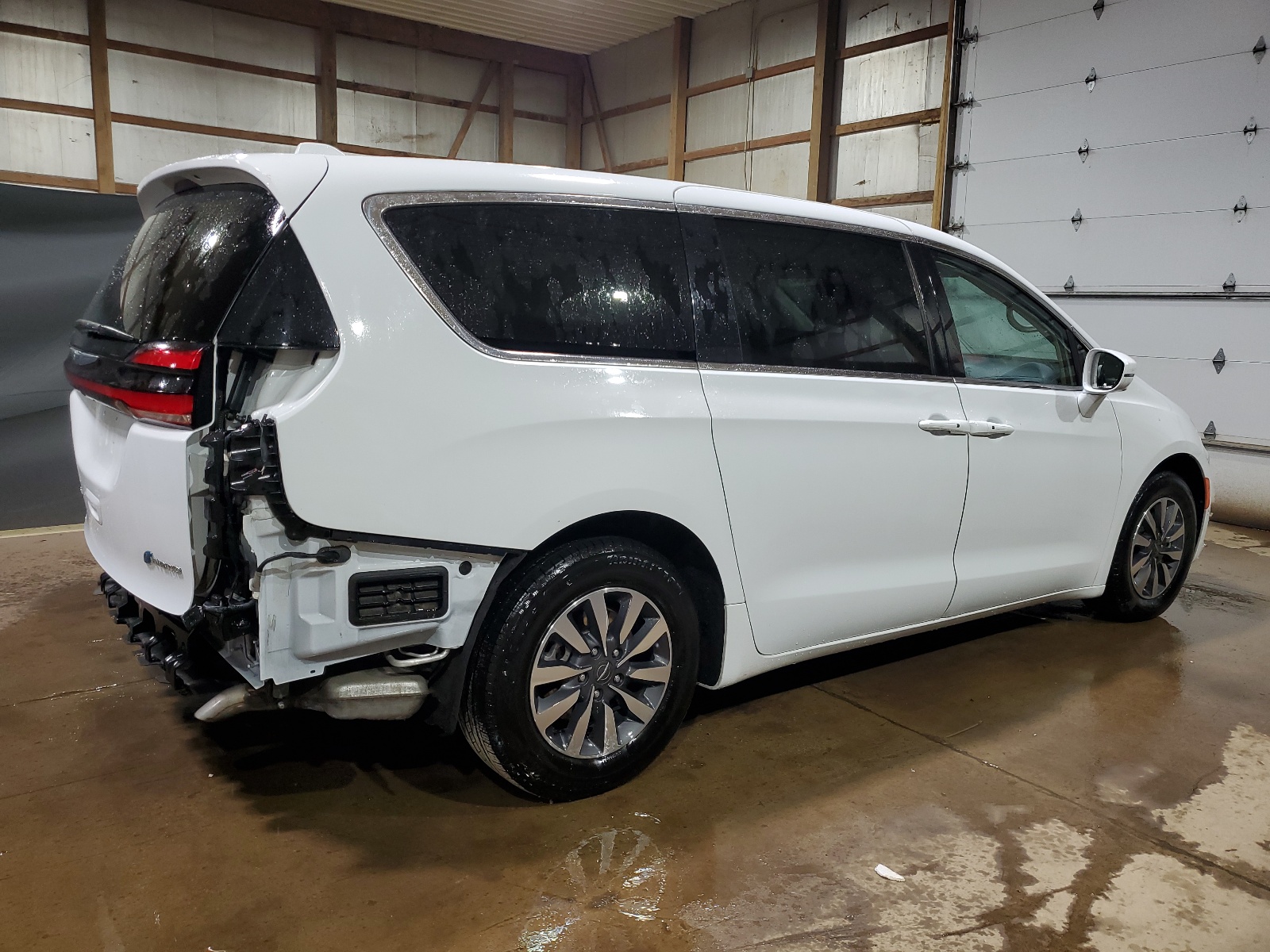 2022 Chrysler Pacifica Hybrid Touring L vin: 2C4RC1L75NR121441