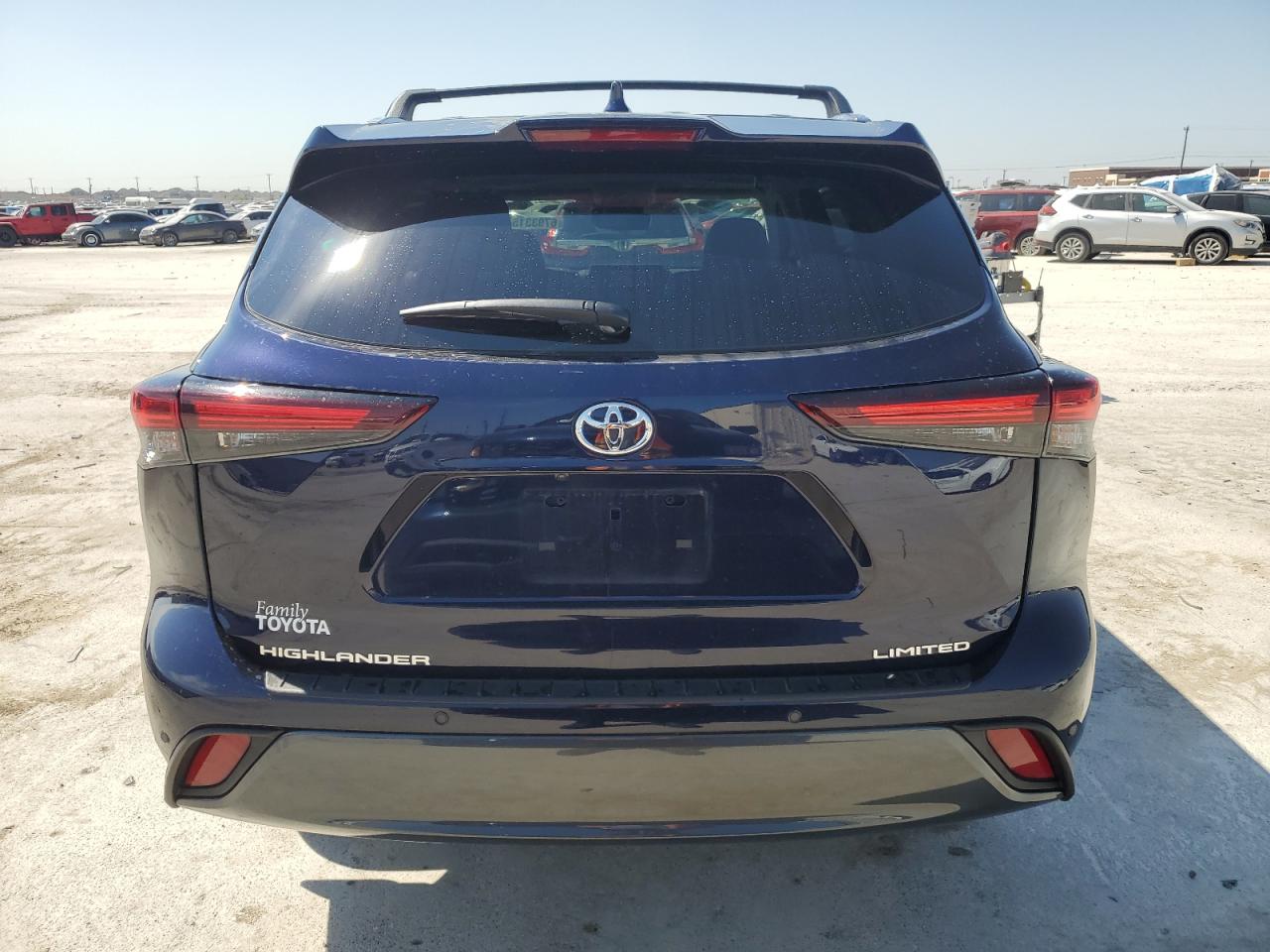 5TDKDRAH8RS531589 2024 Toyota Highlander Le