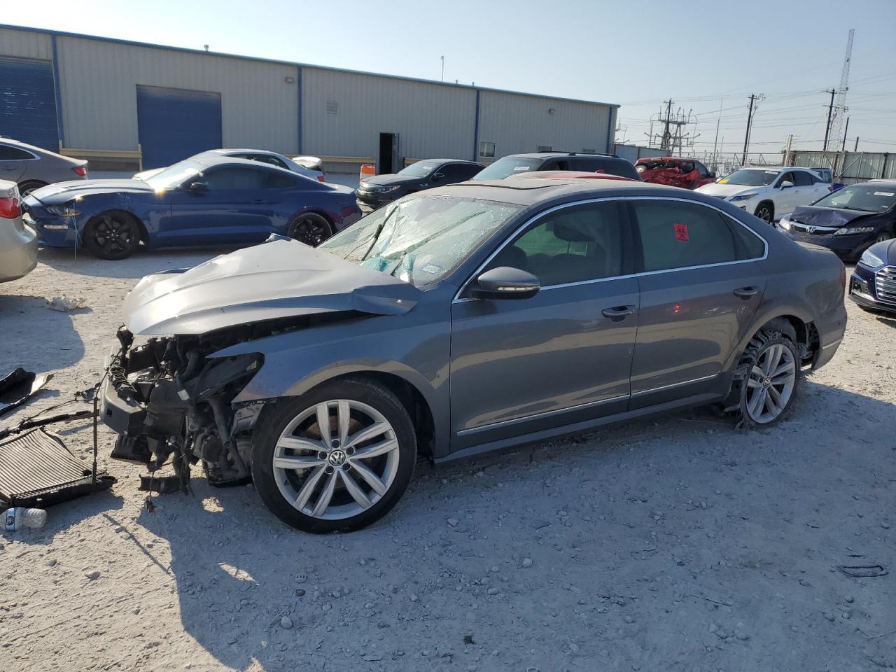 1VWCA7A39JC003049 2018 VOLKSWAGEN PASSAT - Image 1