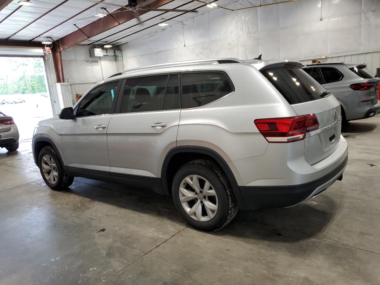 1V2BR2CA9JC502745 2018 VOLKSWAGEN ATLAS - Image 2