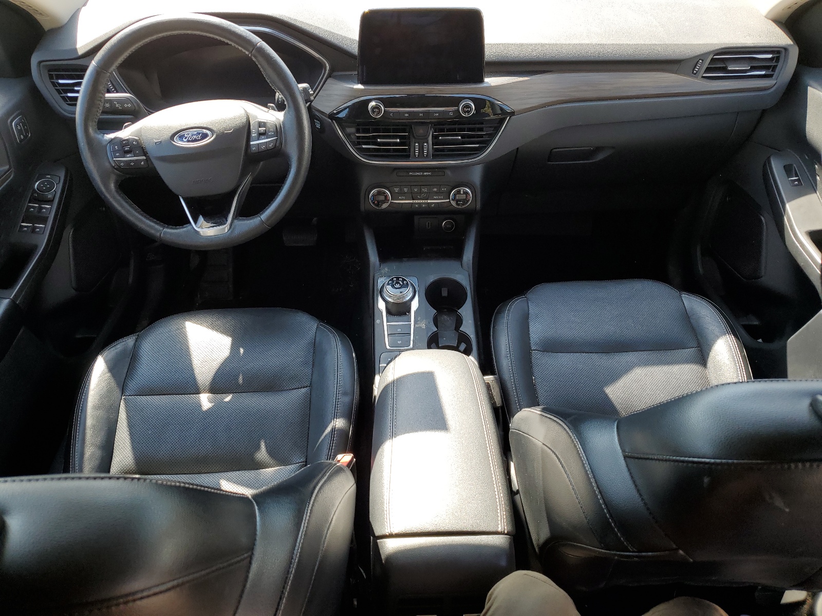 1FMCU9J98LUB18325 2020 Ford Escape Titanium