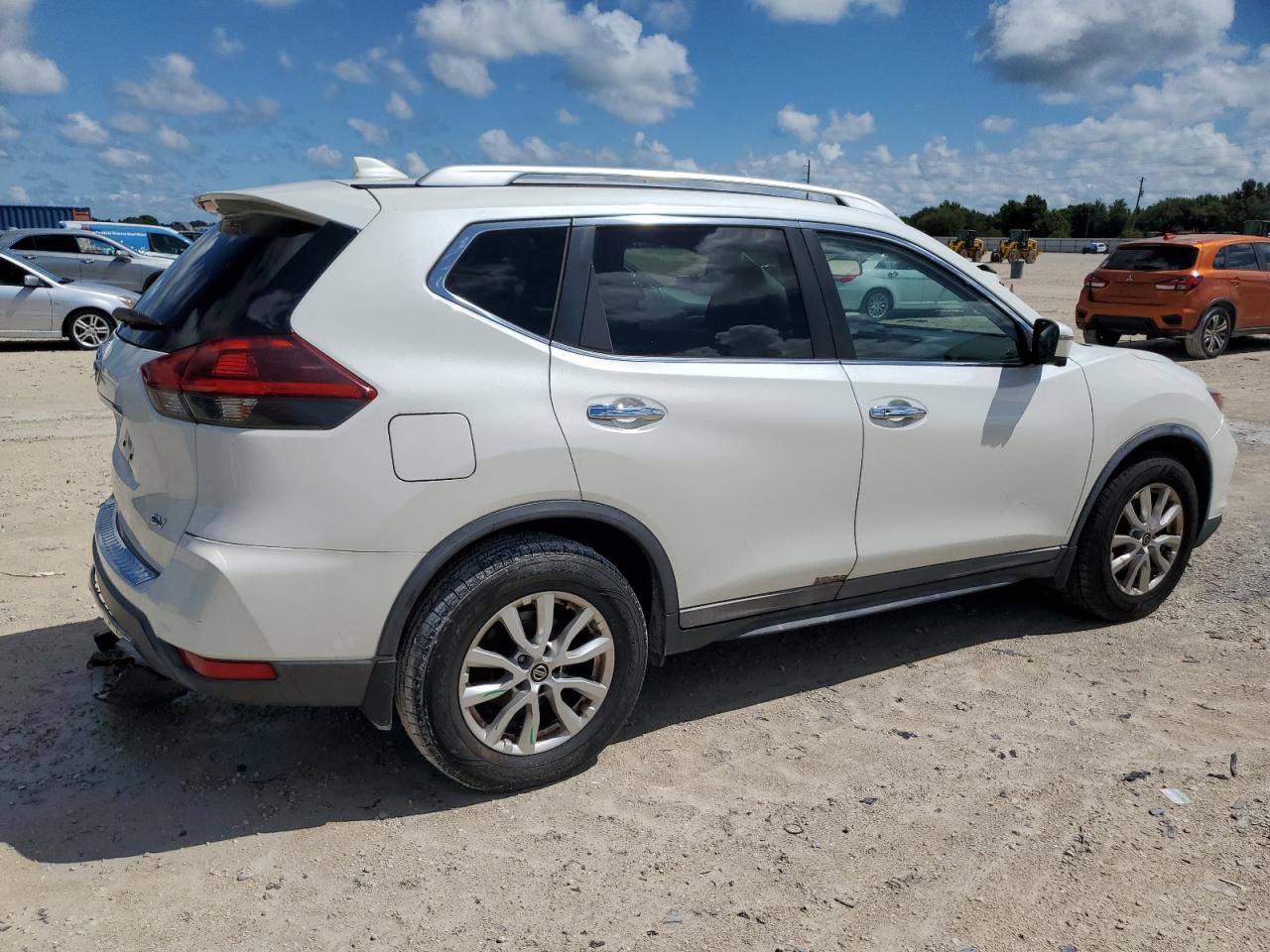 2018 Nissan Rogue - Image 3