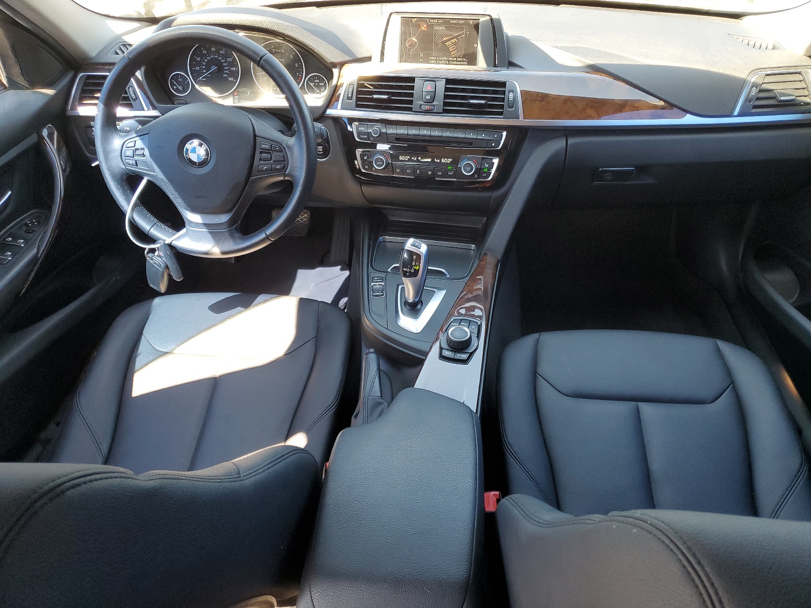 WBA8A3C51GK688594 2016 BMW 320 Xi