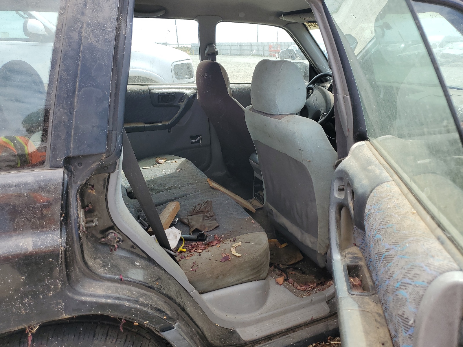 JF1SF635XWG709414 1998 Subaru Forester L