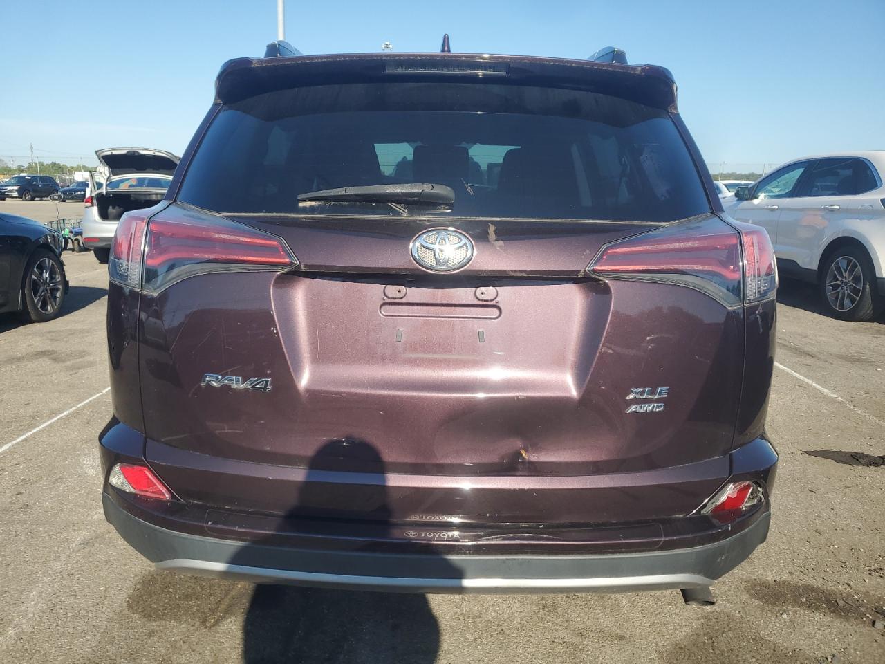 2T3RFREV1HW629367 2017 Toyota Rav4 Xle