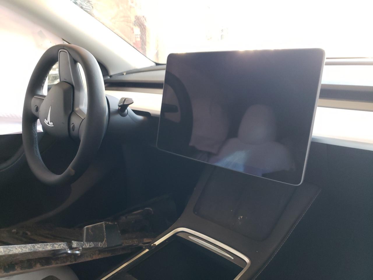 7SAYGAEE2RF124586 2024 Tesla Model Y