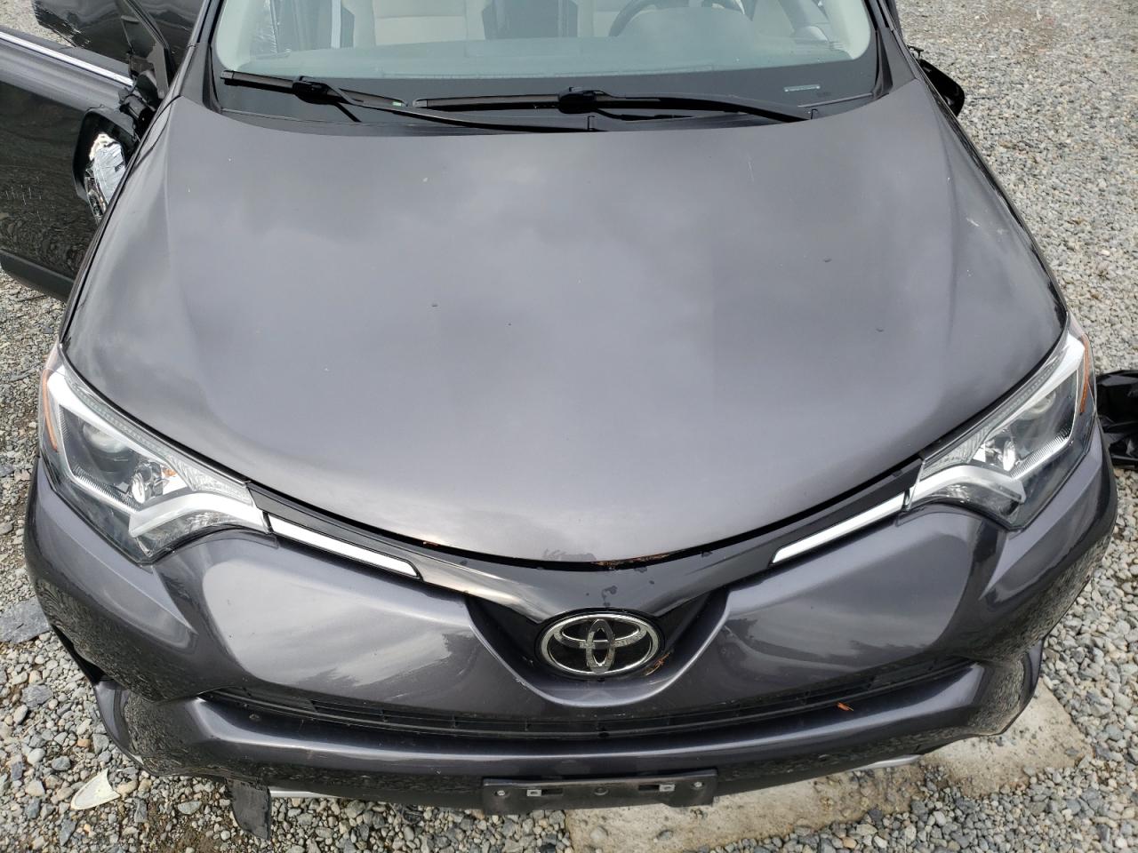 JTMRFREV3HJ126003 2017 Toyota Rav4 Xle