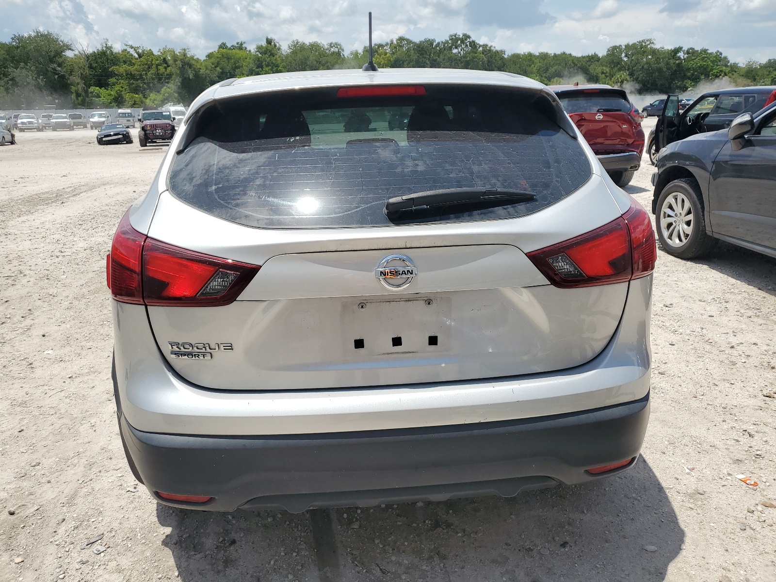 JN1BJ1CP8KW240940 2019 Nissan Rogue Sport S