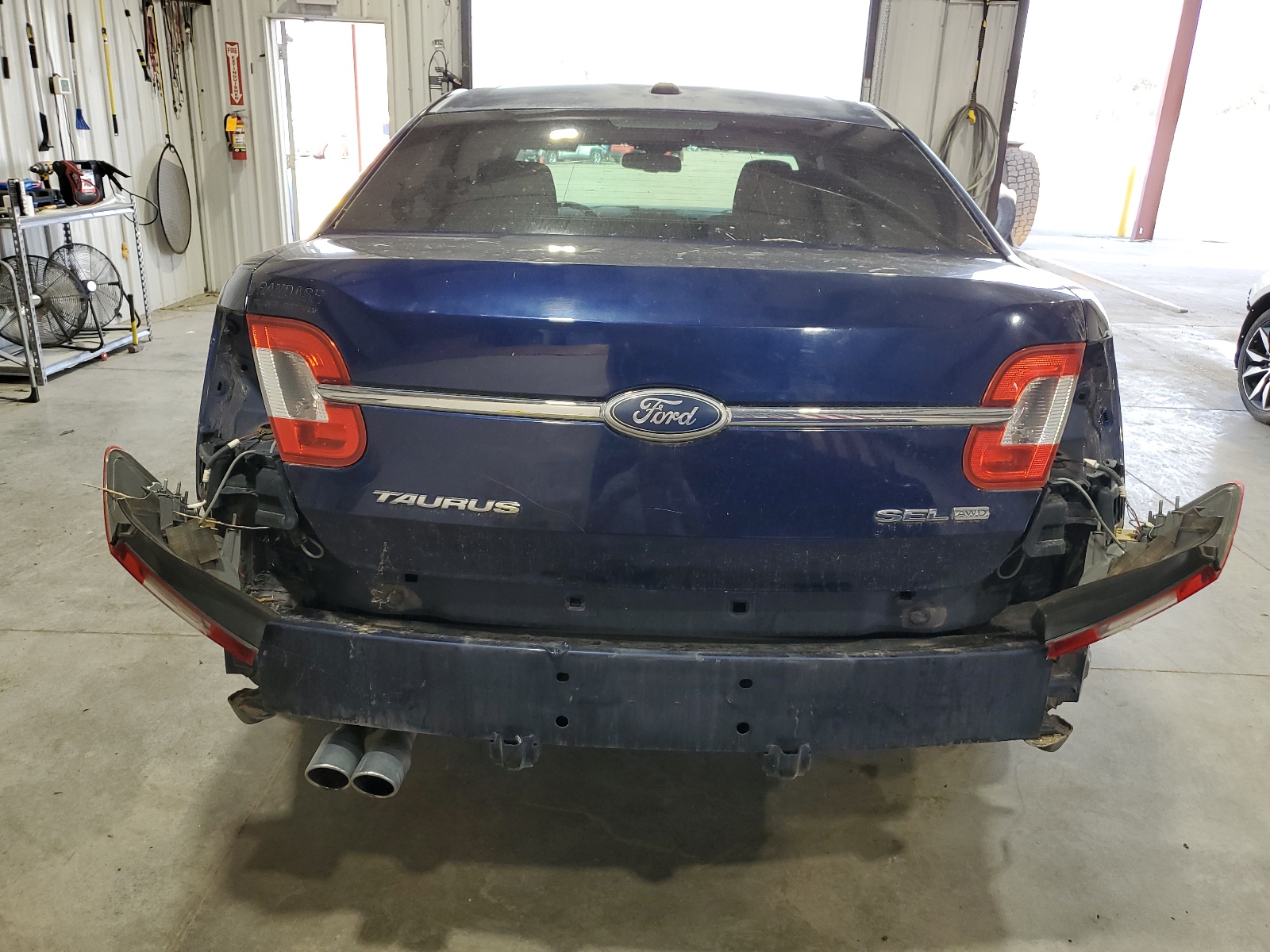1FAHP2HW5BG118774 2011 Ford Taurus Sel