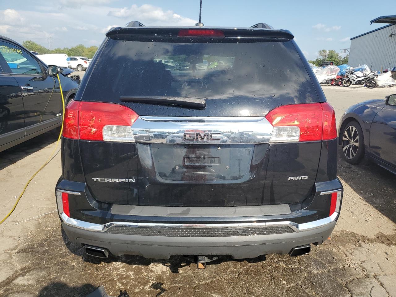 2GKFLUE34H6156898 2017 GMC Terrain Slt