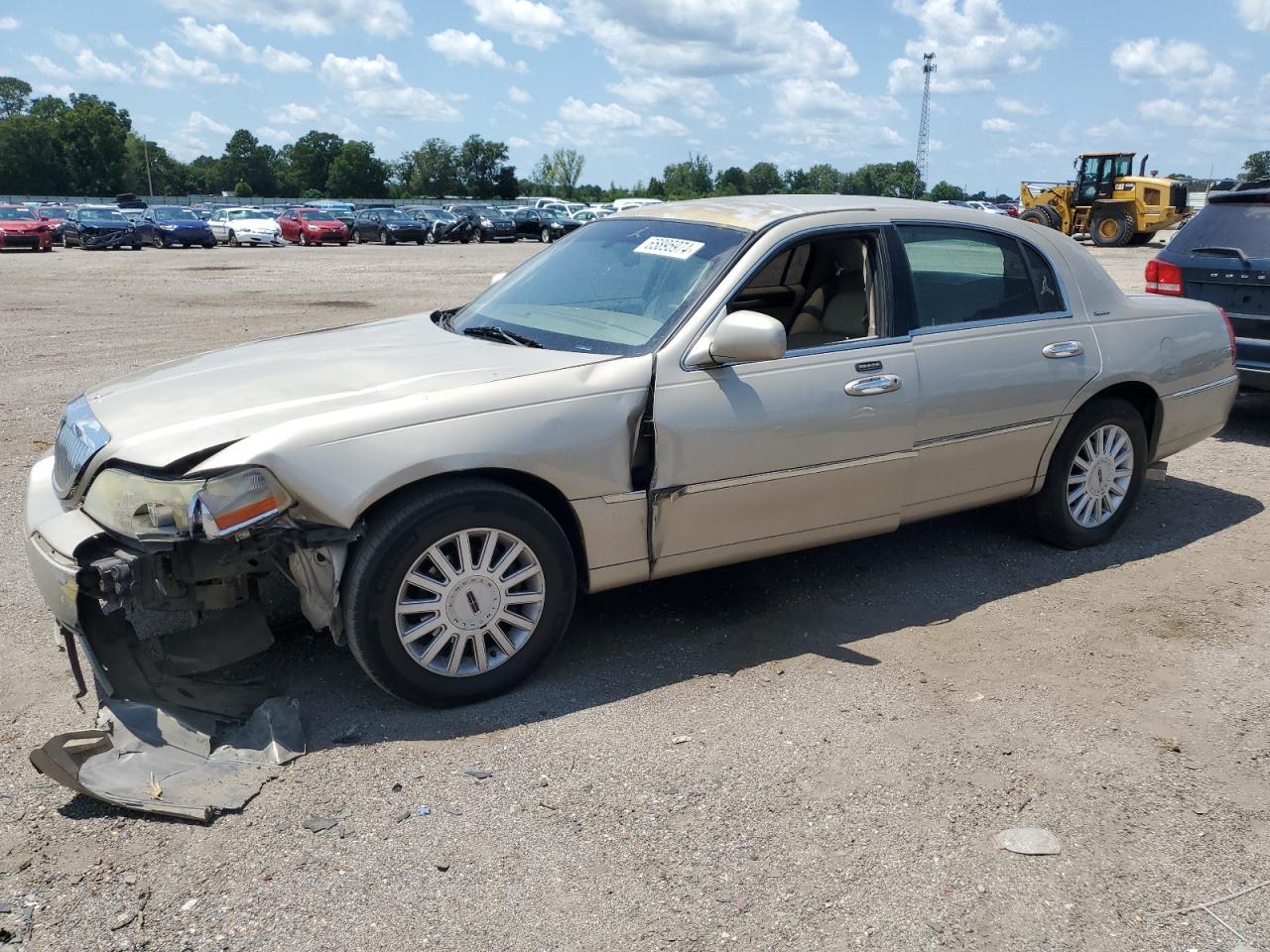 2005 Lincoln Town Car - Image 1