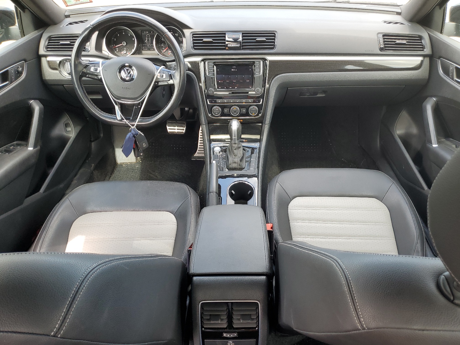 1VWJM7A33JC026700 2018 Volkswagen Passat Gt