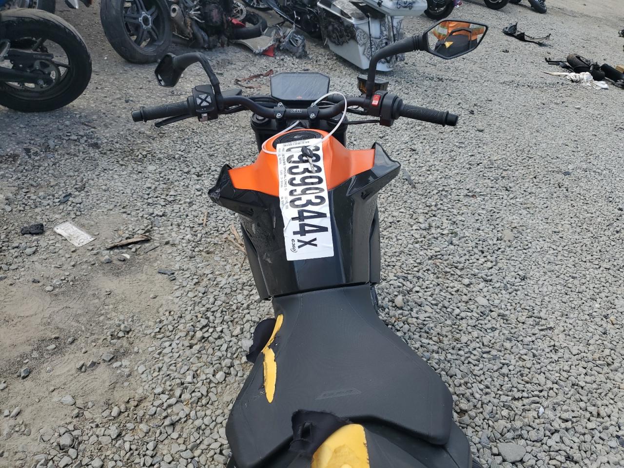 2022 Ktm 890 Duke R VIN: VBKTU9401NM833921 Lot: 69399344