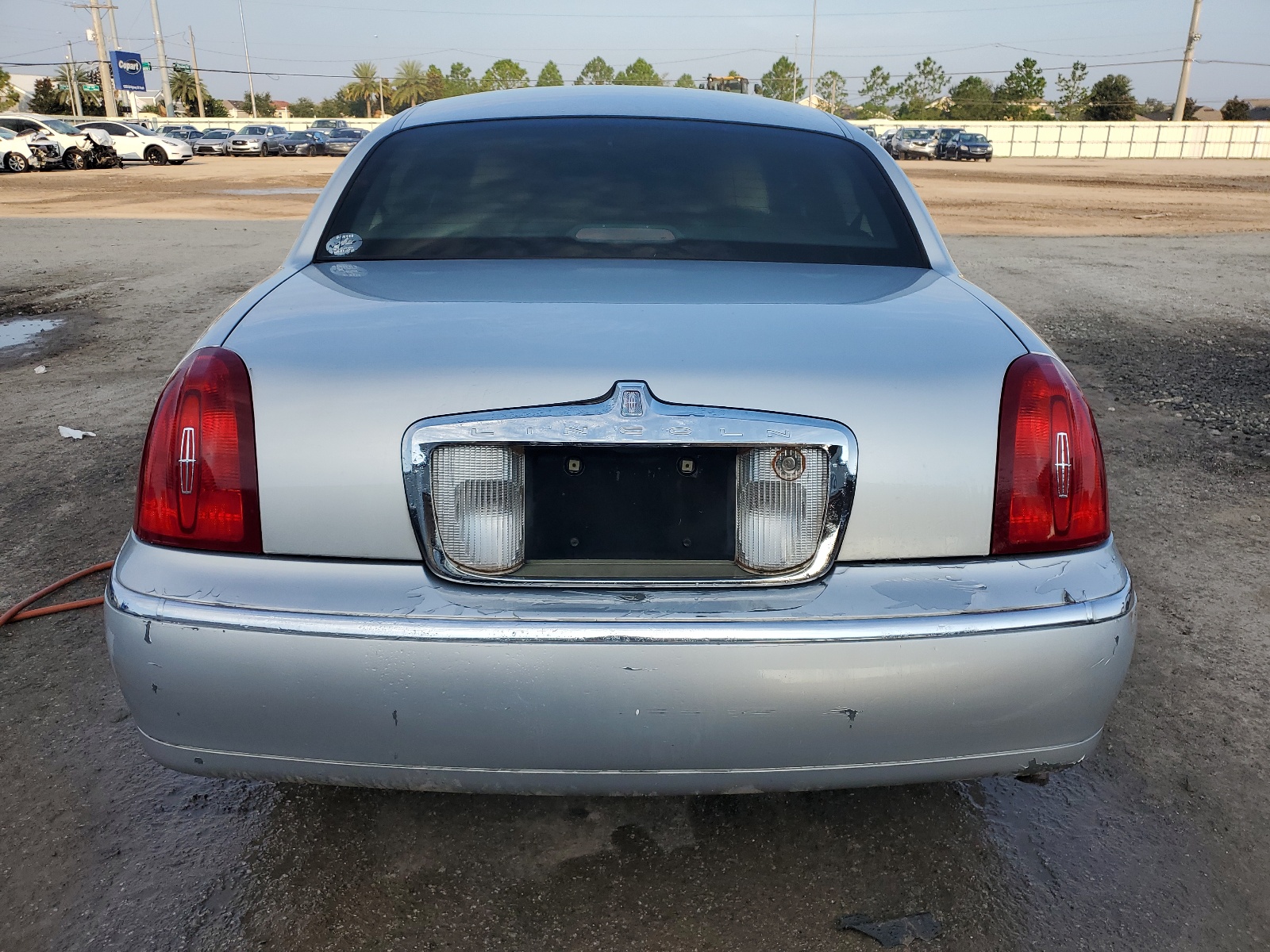 1LNHM81W8YY877899 2000 Lincoln Town Car Executive