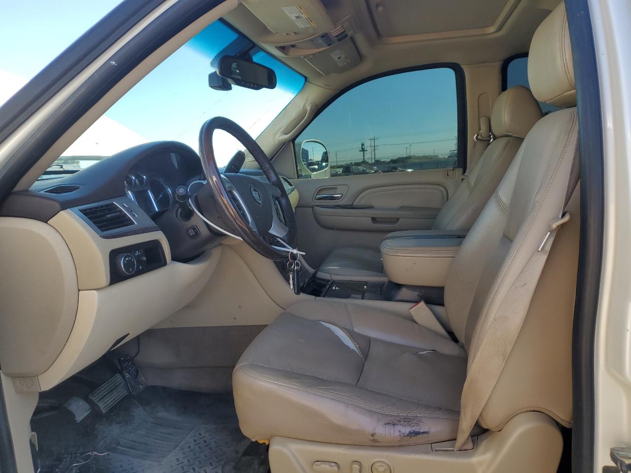 2009 Cadillac Escalade Luxury VIN: 1GYFK23229R228596 Lot: 69335584