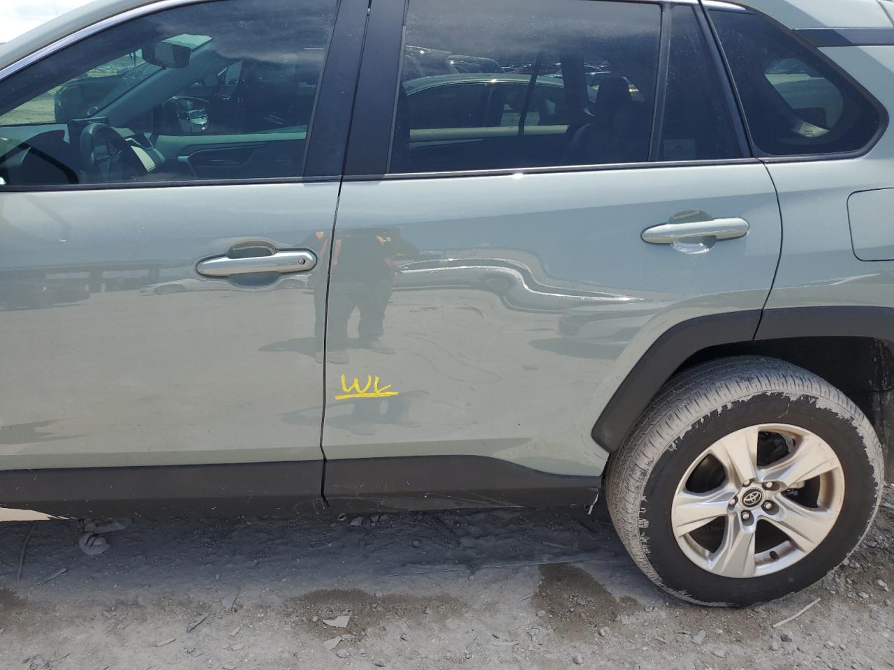 2020 Toyota Rav4 Xle VIN: 2T3W1RFV9LW061538 Lot: 66619564