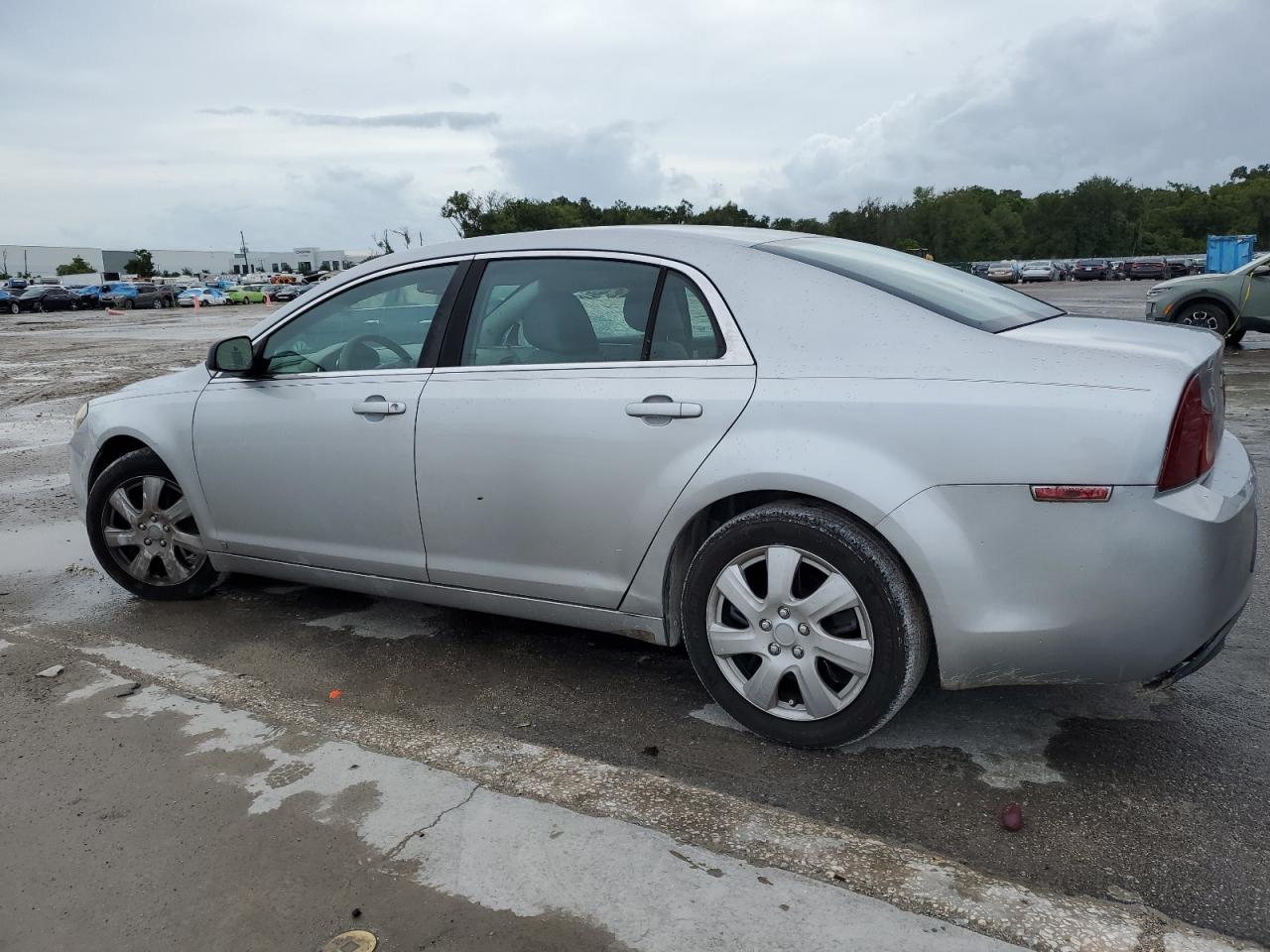 2010 Chevrolet Malibu - Image 2