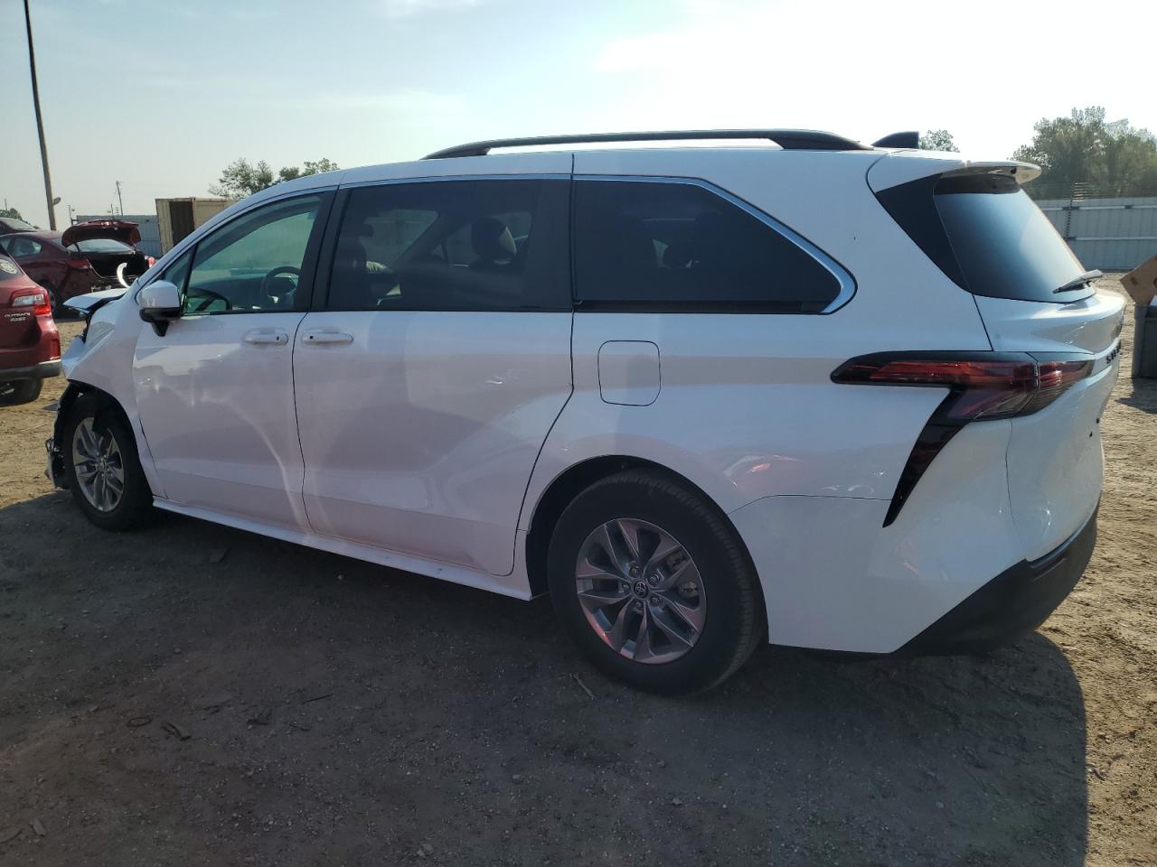 2022 Toyota Sienna - Image 2