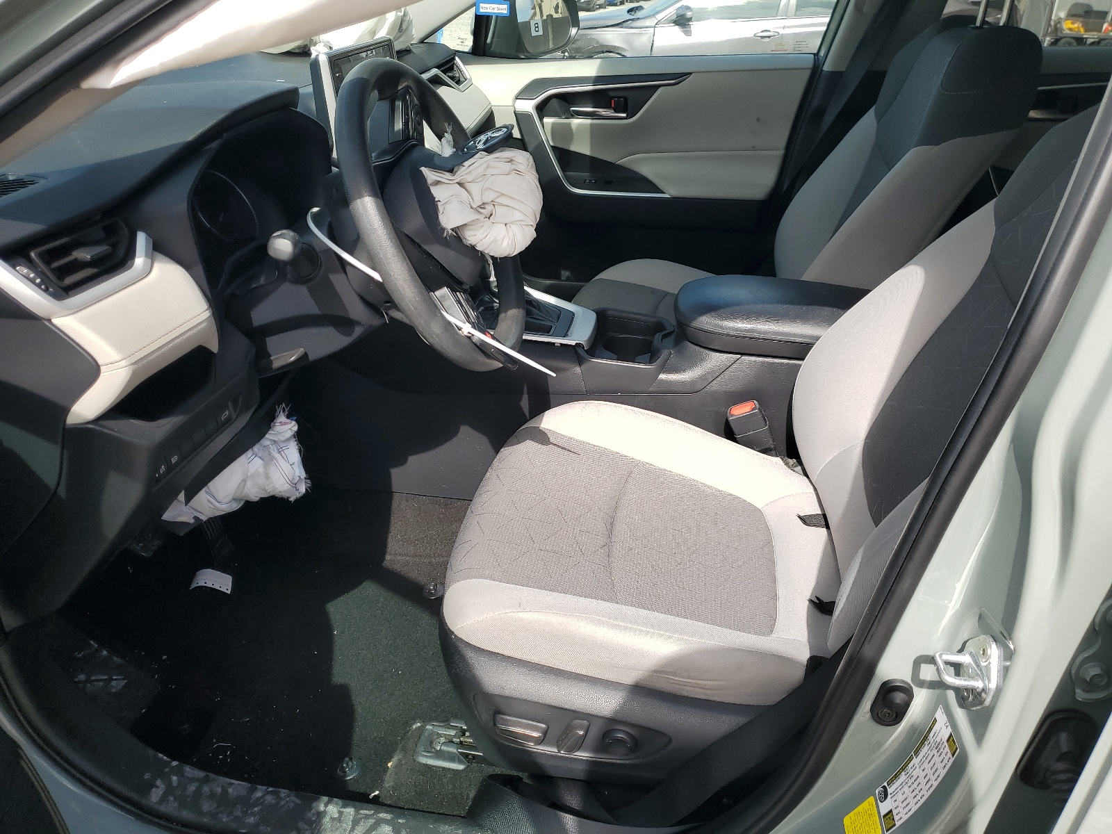 2T3W1RFV9MW173824 2021 Toyota Rav4 Xle