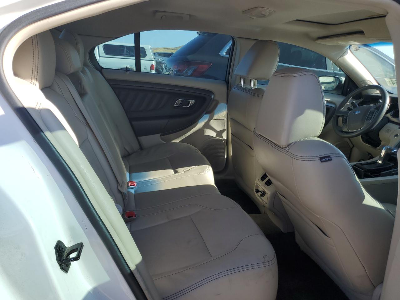 2011 Ford Taurus - Image 11