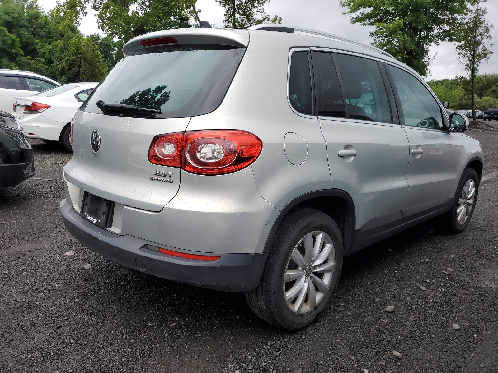 wvgbv7ax1bw566873 WVGBV7AX1BW566873 2011 Volkswagen Tiguan S