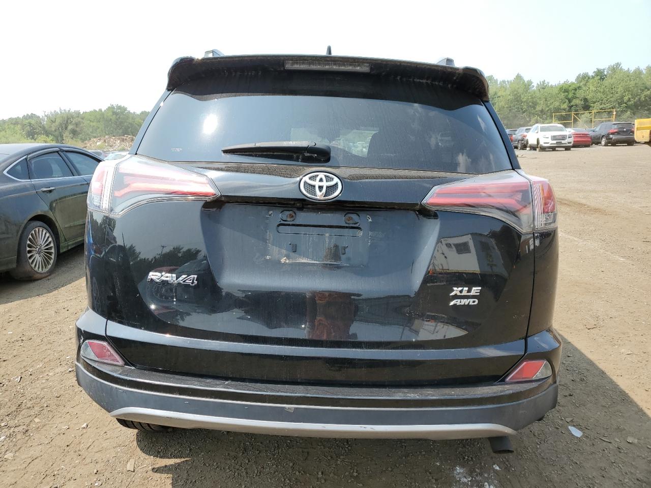 2T3RFREV4HW671774 2017 Toyota Rav4 Xle