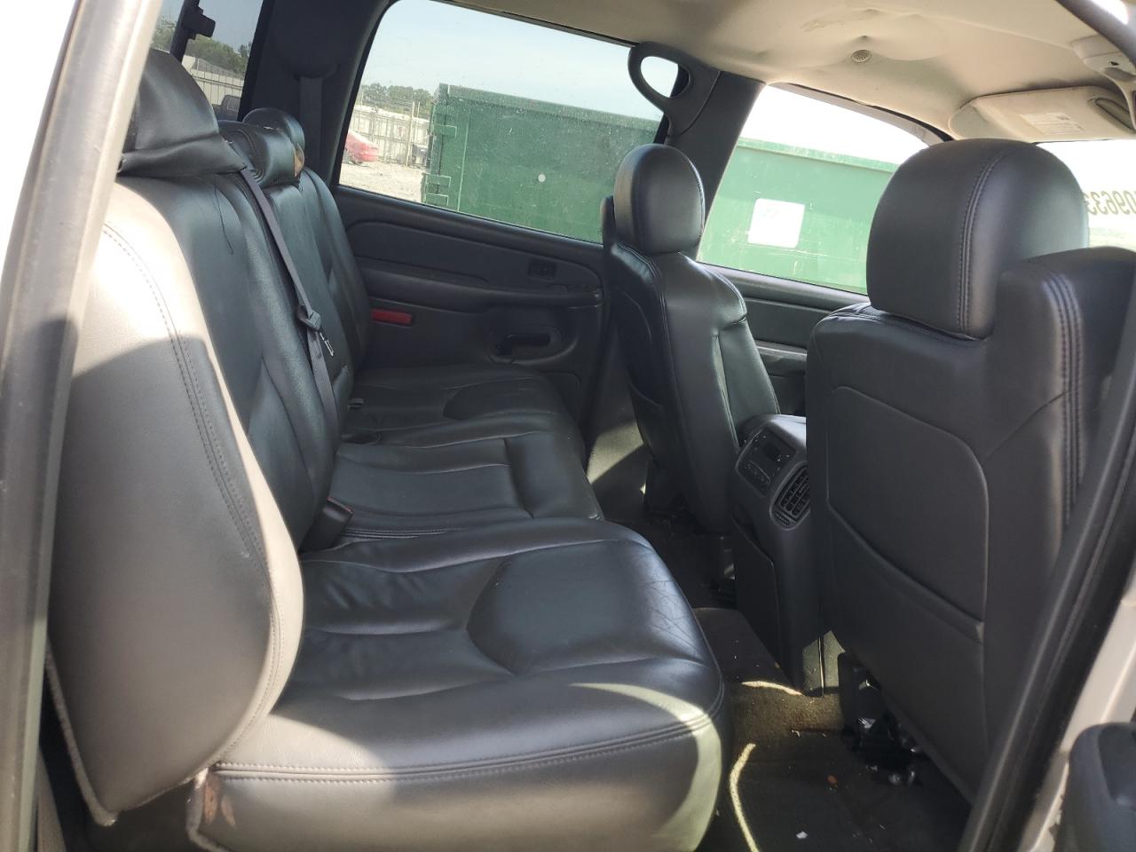 2005 GMC Sierra - Image 10