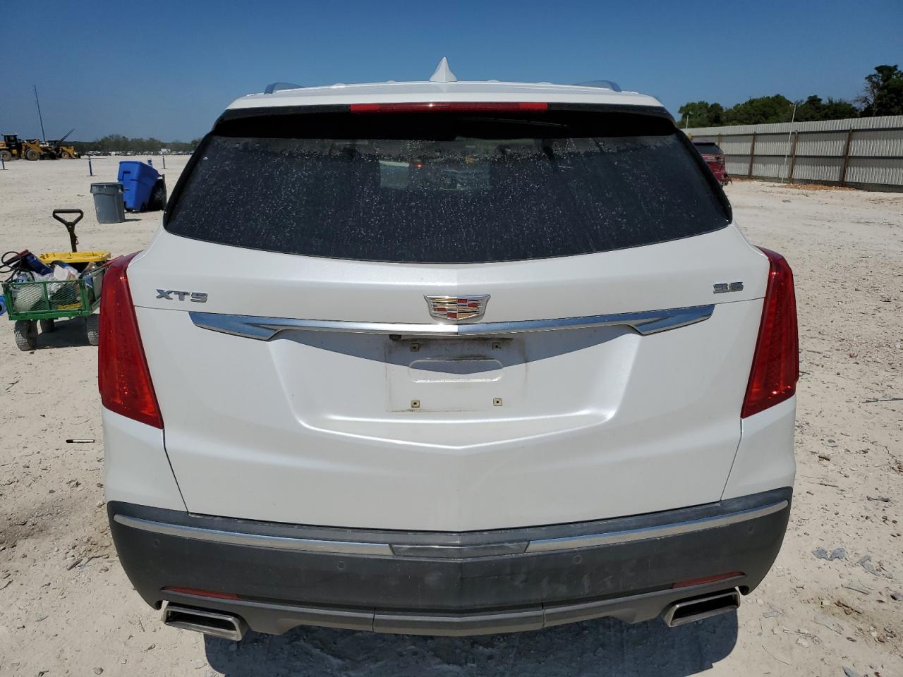 2017 Cadillac Xt5 Luxury VIN: 1GYKNBRSXHZ136437 Lot: 68121884