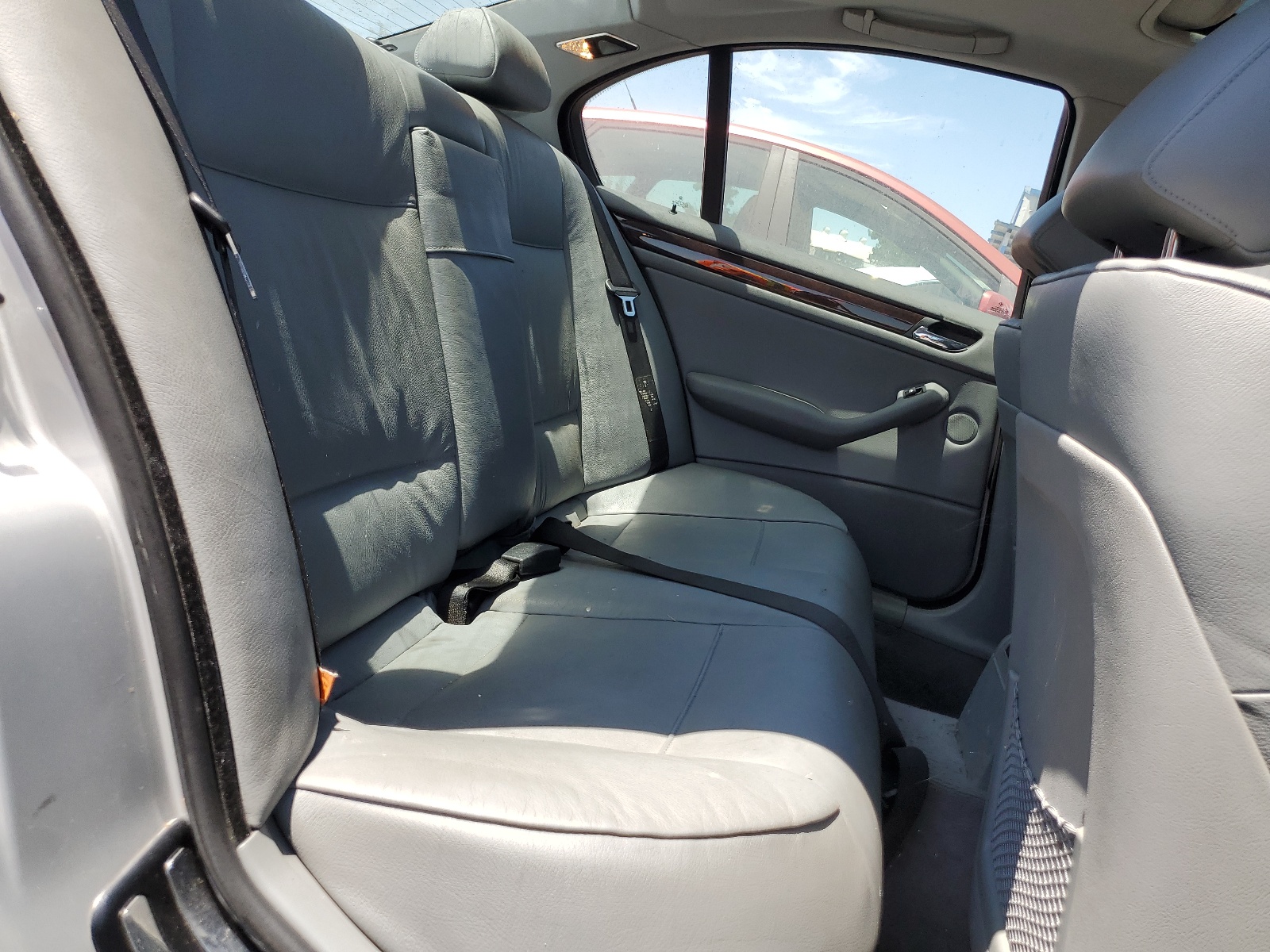 WBAAV53481FT00334 2001 BMW 330 I