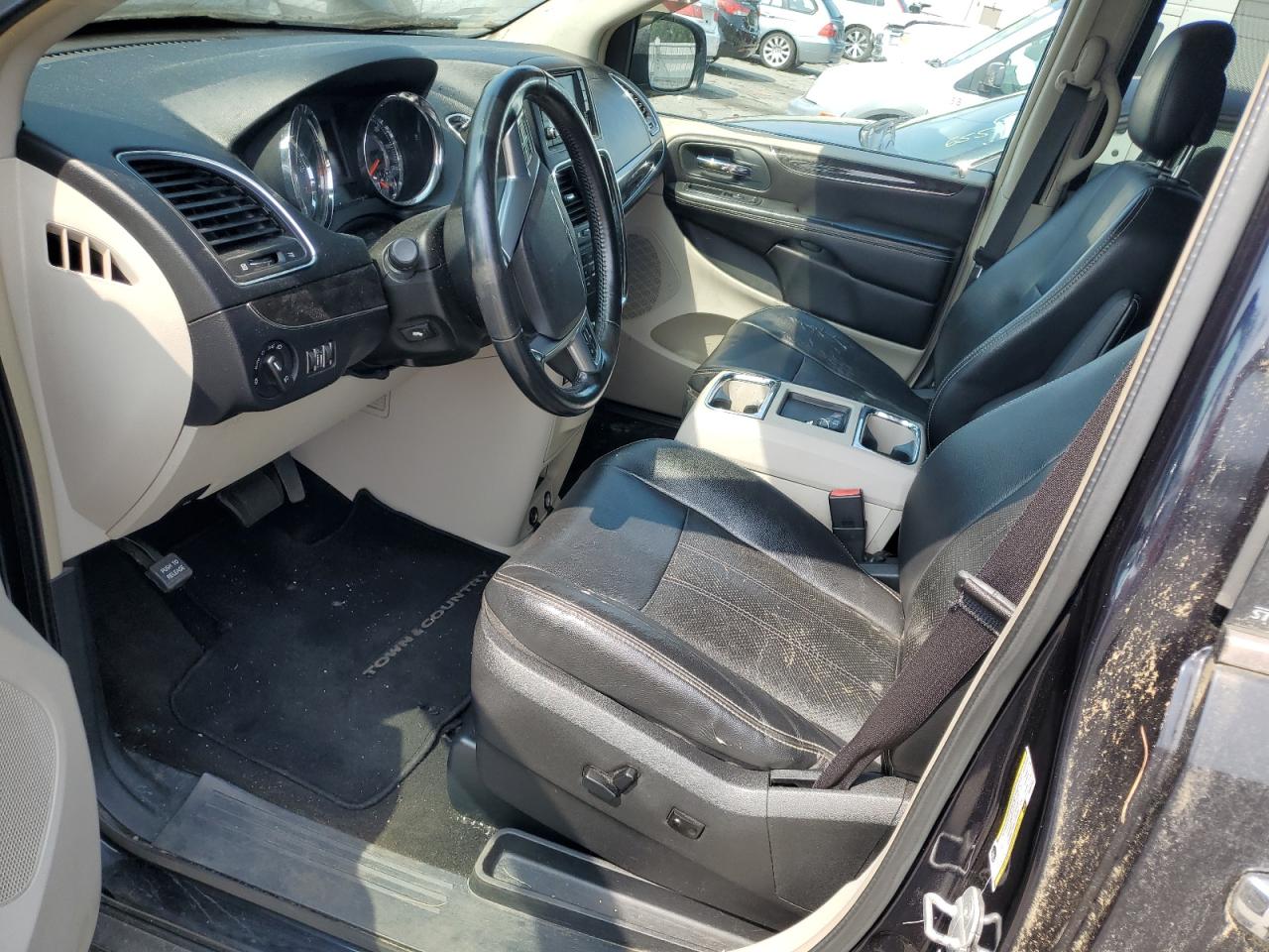 2011 Chrysler Town & Country Touring L VIN: 2A4RR8DG8BR607401 Lot: 65708024