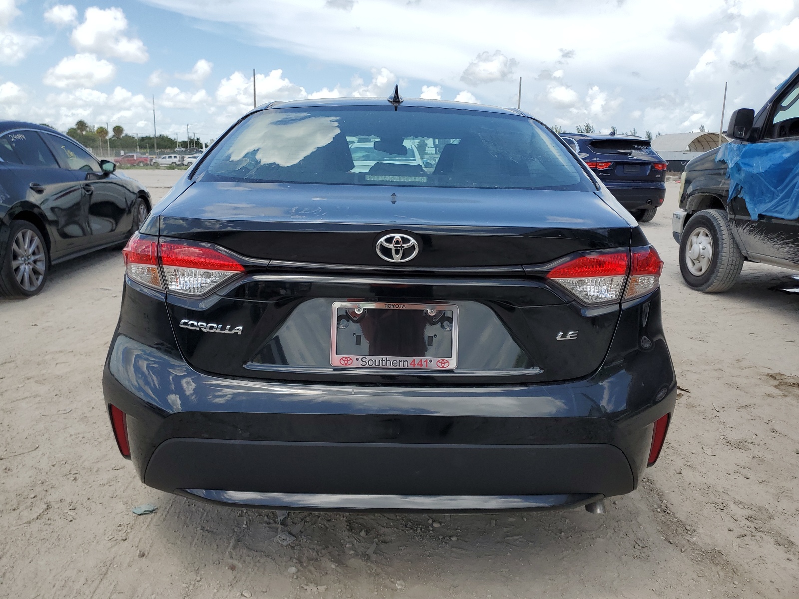 2022 Toyota Corolla Le vin: 5YFEPMAE7NP357322