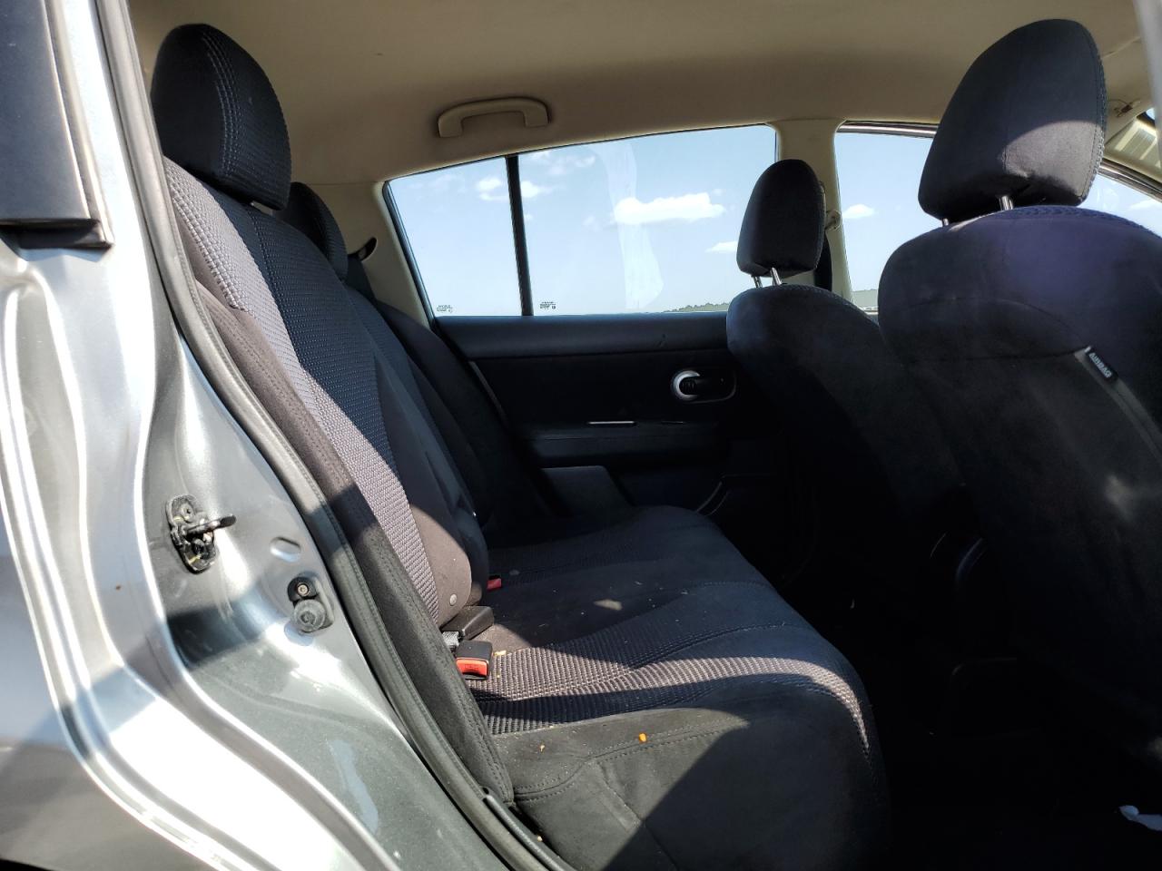 2011 Nissan Versa - Image 10