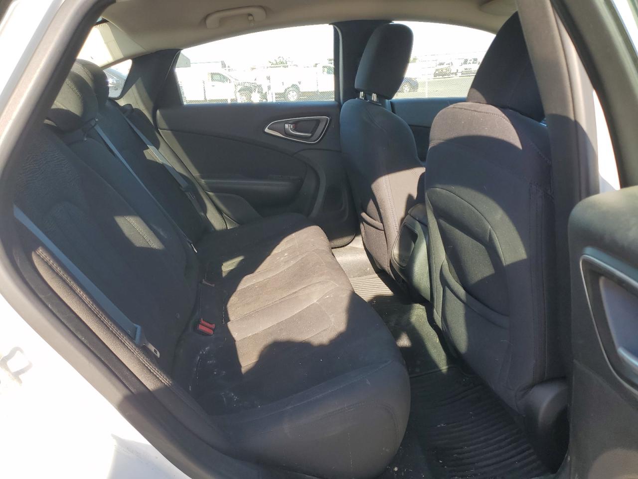 2015 Chrysler 200 Limited VIN: 1C3CCCAB8FN667453 Lot: 68756724