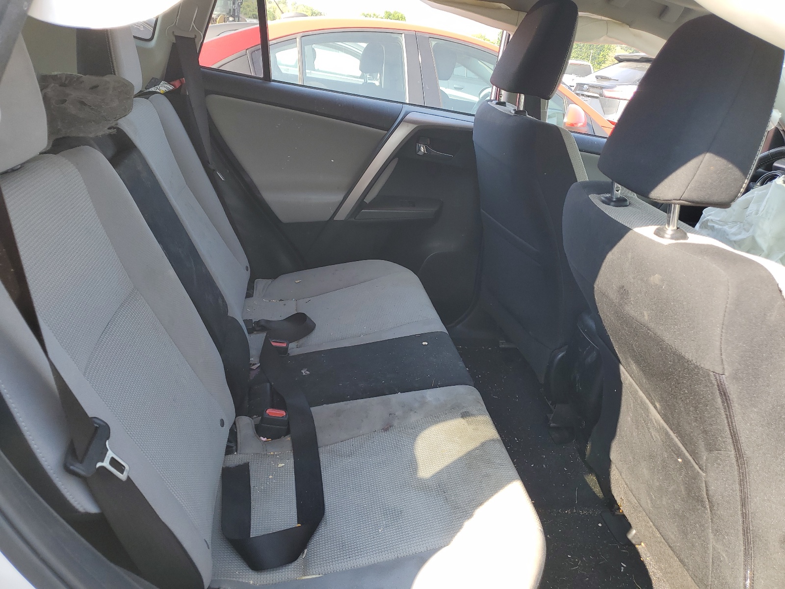 JTMRFREV1HJ173188 2017 Toyota Rav4 Xle