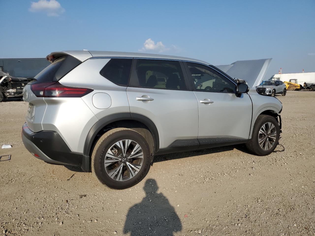 2023 Nissan Rogue - Image 3
