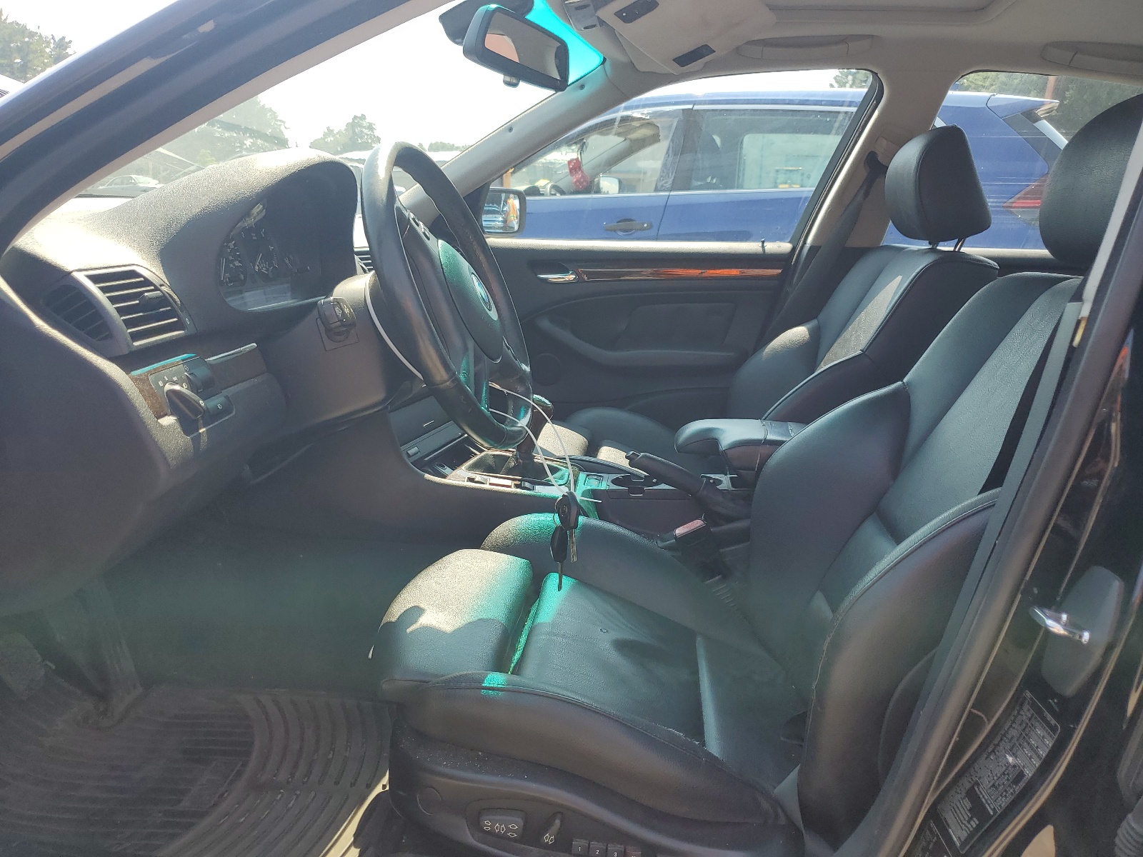 WBAEV33404KL62084 2004 BMW 325 I