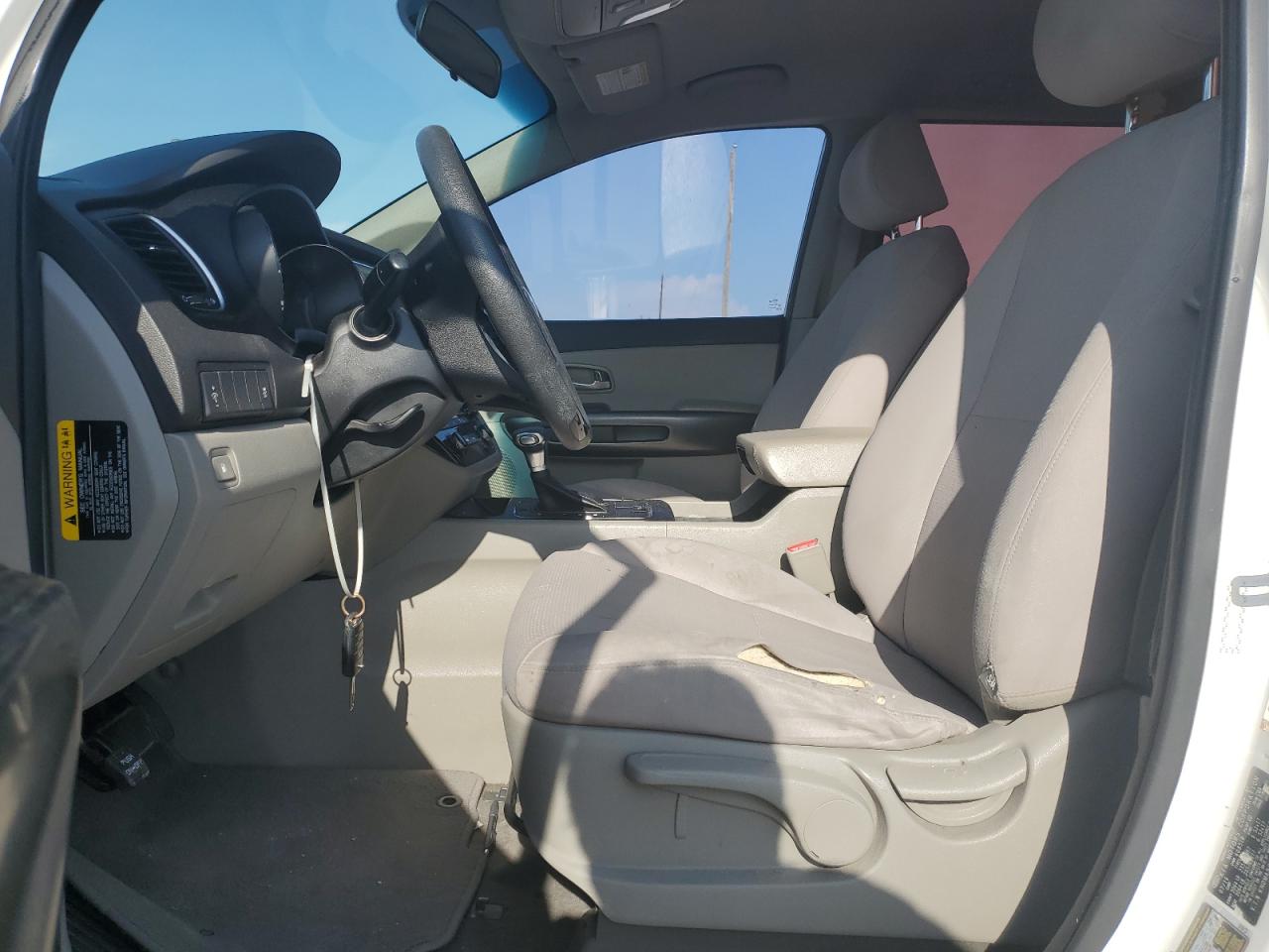 KNDMA5C13H6263267 2017 Kia Sedona L