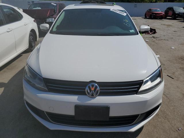 Седани VOLKSWAGEN JETTA 2014 Білий