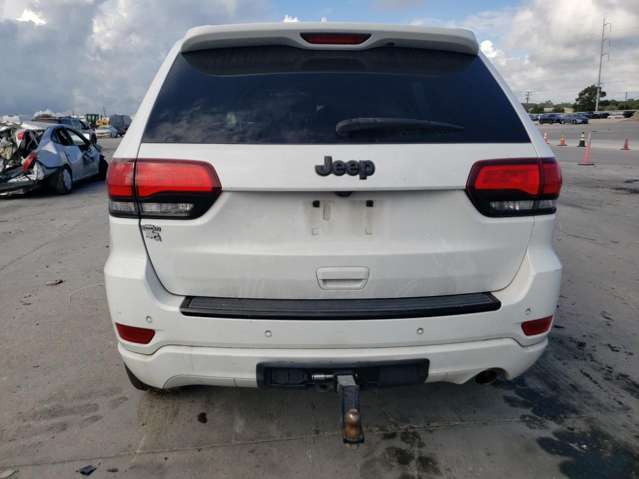 1C4RJEAGXHC756782 2017 Jeep Grand Cherokee Laredo