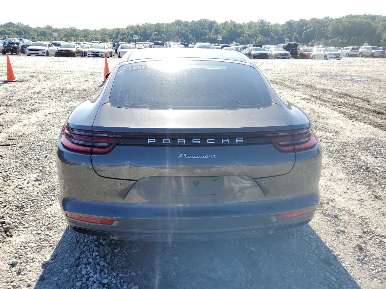 WP0AA2A72JL105129 2018 Porsche Panamera 4