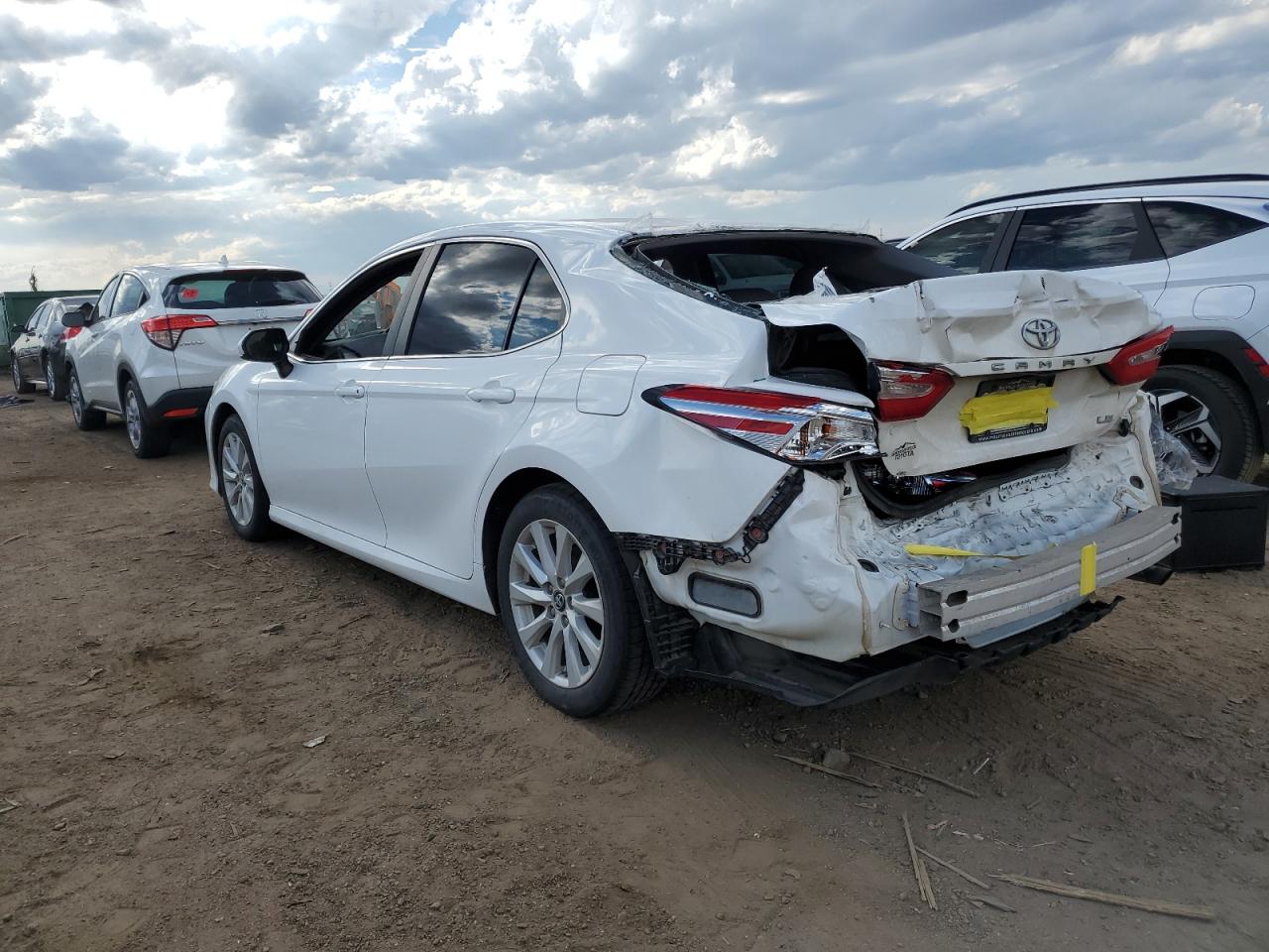 4T1B11HK5JU121887 2018 TOYOTA CAMRY - Image 2