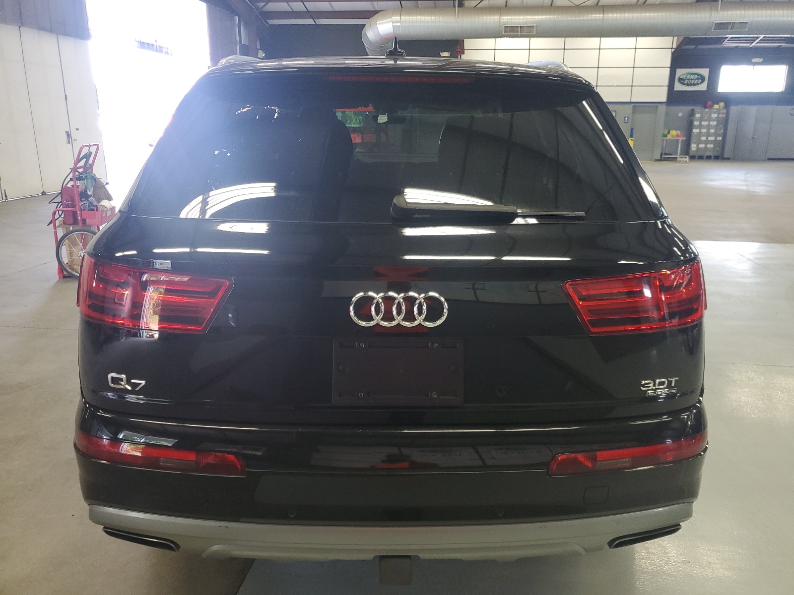 WA1AAAF70HD011705 2017 Audi Q7 Premium