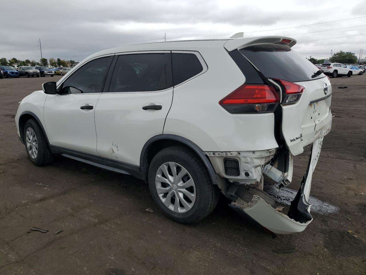 KNMAT2MV9HP538003 2017 NISSAN ROGUE - Image 2